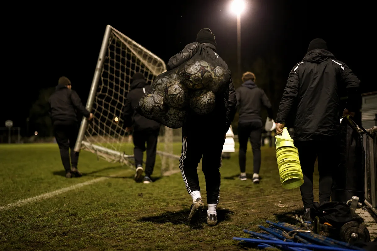 Ehrenamt im Fußballverein: wer den Laden wirklich trägt