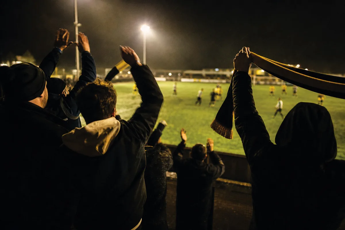 Fangesänge im Amateurfußball: woher die Melodien wirklich kommen